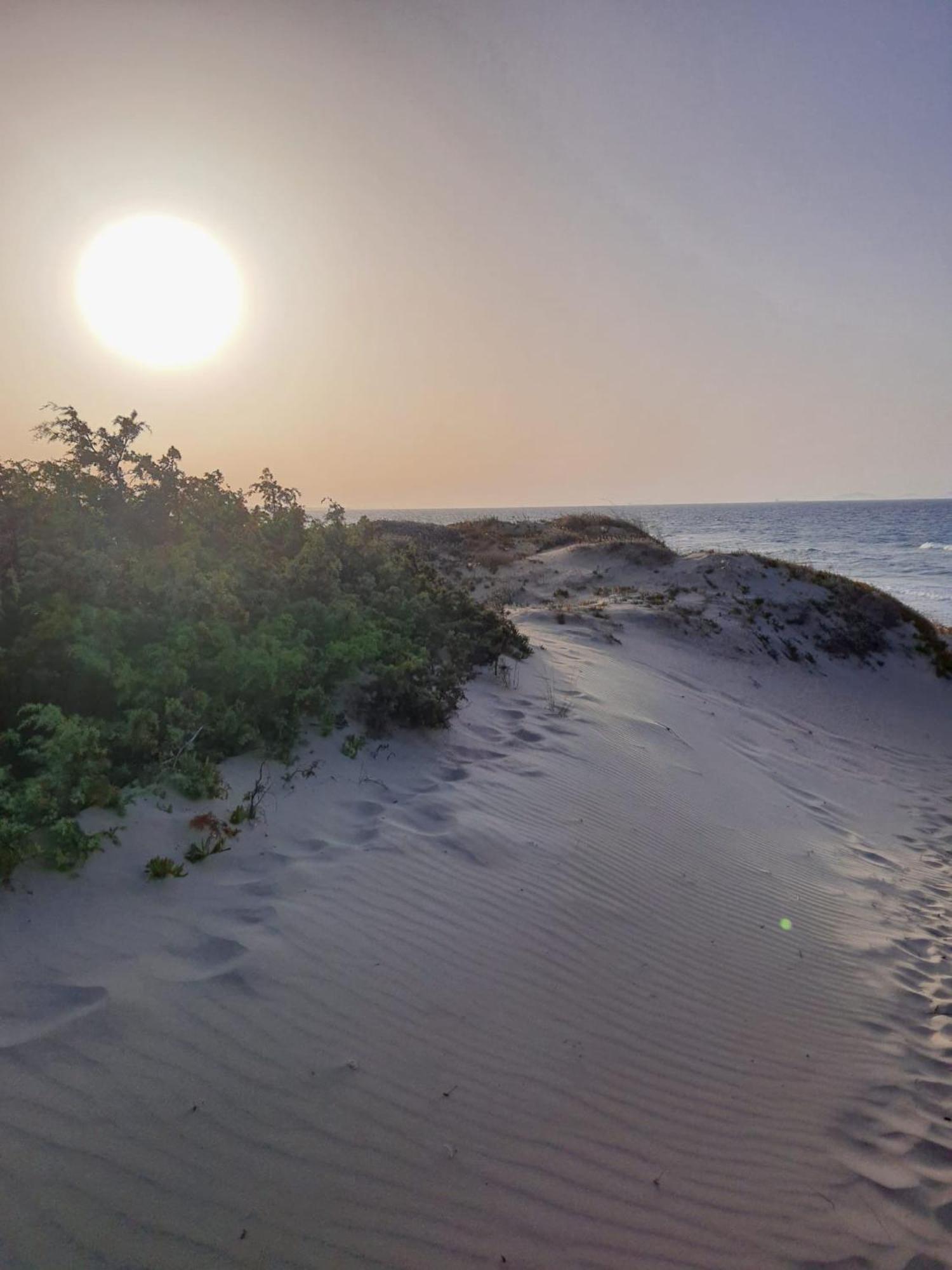 Il Tramonto Sulle Dune Badesi Bagian luar foto